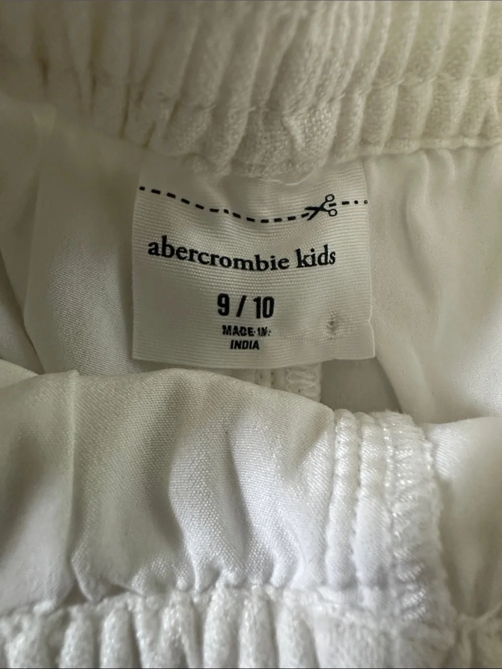 Abercrombie Kids White Pull On Drawstring Shorts - Size 9/10 - Like New